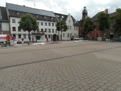 Platzgestaltung mit Asphaltvorstz Asphalt Beschichtung mit Fugen