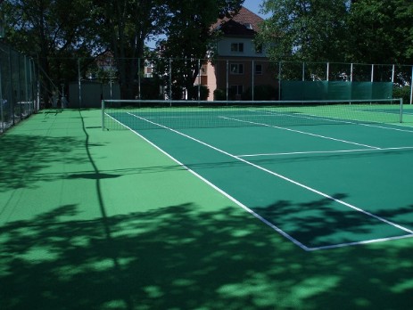 Tennisplatz mit CreaBond Asphaltfarbe grün Sportanlage aus Asphalt mit CreaBond Asphaltfarbe