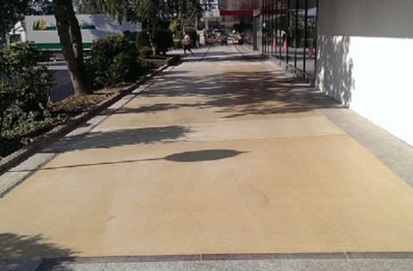 CreaPhalt-Terrazzo im Einkaufszentrum Asphalt-Terrazzo Gelb und Creme